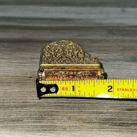 VTG AVON Solid Compact Baby Grand Piano Gold Tone Embossed Ornate Trinket Box - Picture 7 of 9